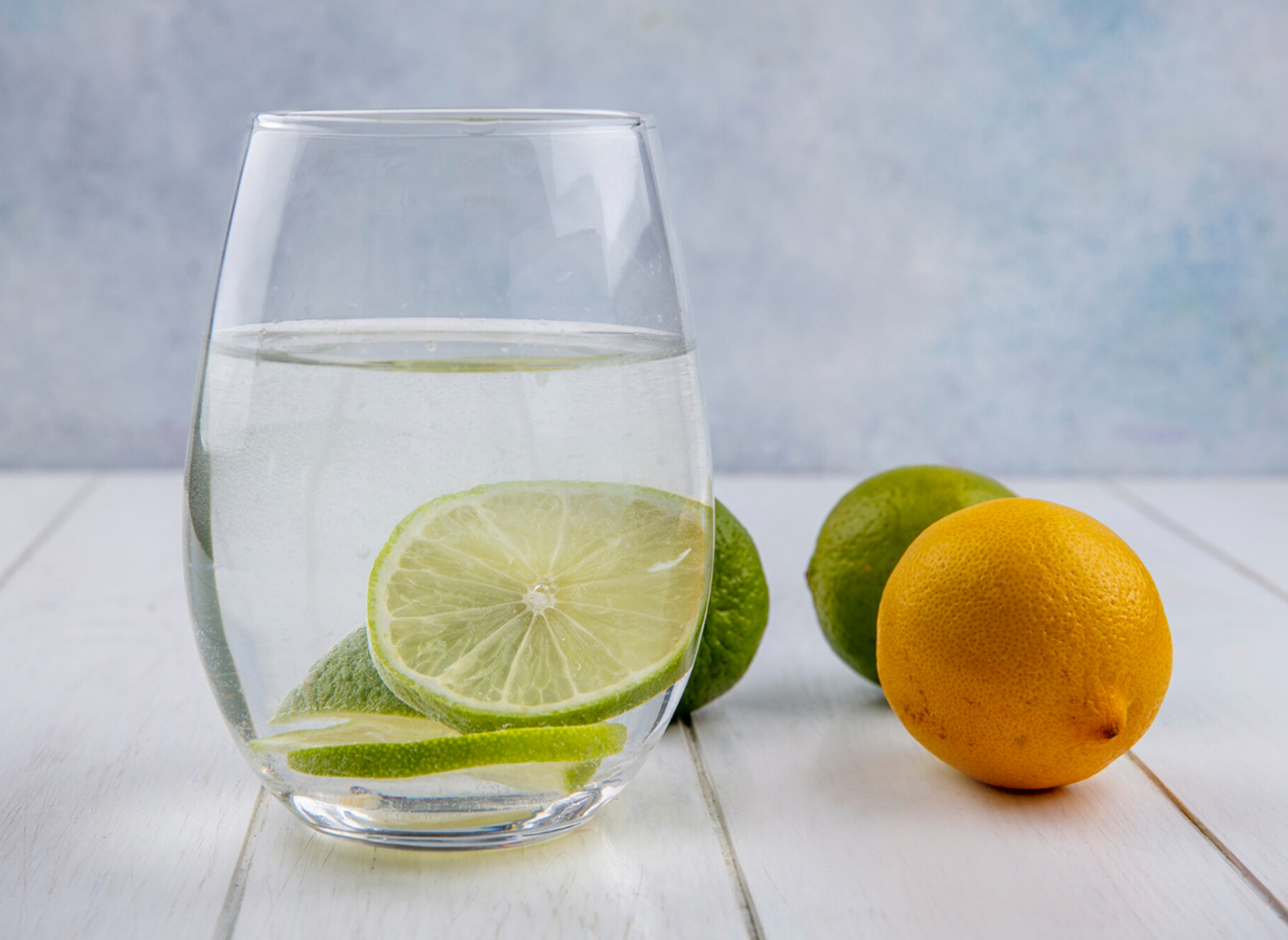 7 Reasons You Should Start Drinking Lemon Water